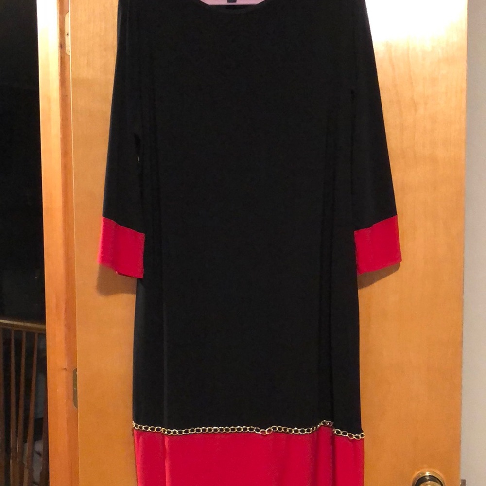MSK Dress 2X Black with gold chair on bottom with reddish orange in color.